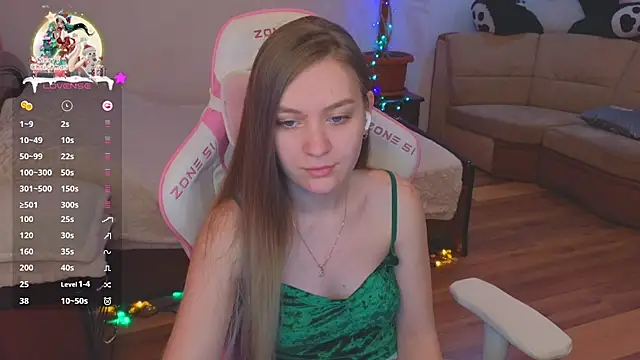 Snapshot of CyrilaPuff chatting on 12.28.24 CyrilaPuff online show from 12.28.24