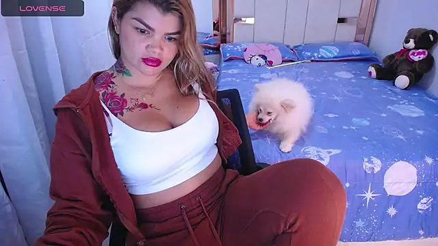 Snapshot of sara__stone1 chatting on 03.18.25 sara stone1 online show from 03.18.25