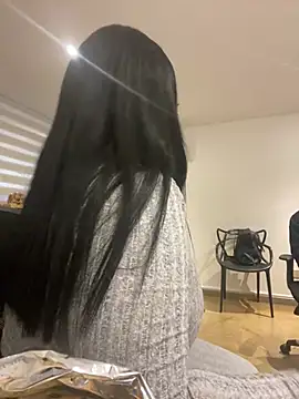 Snapshot of MelanyShayk chatting on 03.08.25 MelanyShayk online show from 03.08.25