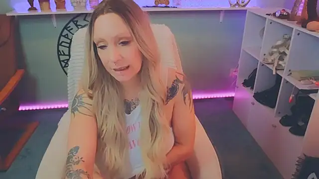 Snapshot of Jan_ina chatting on 01.01.25 Jan ina online show from 01.01.25