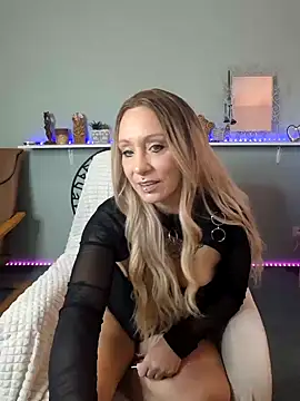 Snapshot of Jan_ina chatting on 01.08.25 Jan ina online show from 01.08.25