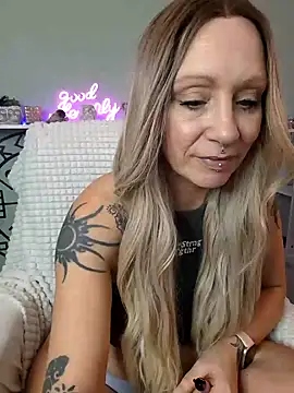 Snapshot of Jan_ina chatting on 01.14.25 Jan ina online show from 01.14.25