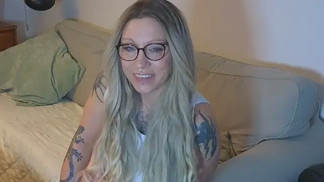 Snapshot of Jan_ina chatting on 03.09.25 Jan ina online show from 03.09.25