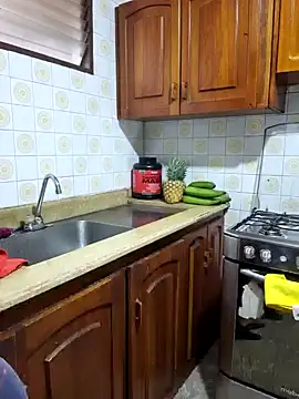 S Mia online show from 02.05.25