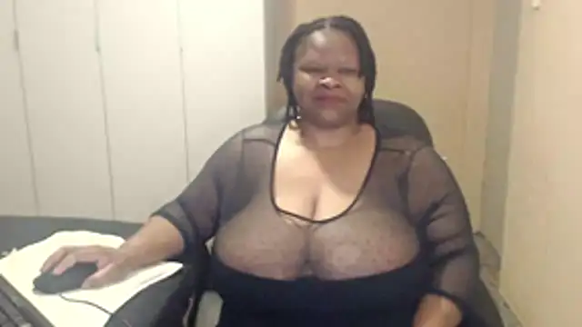 sweetnoziexx online show from 10.28.25