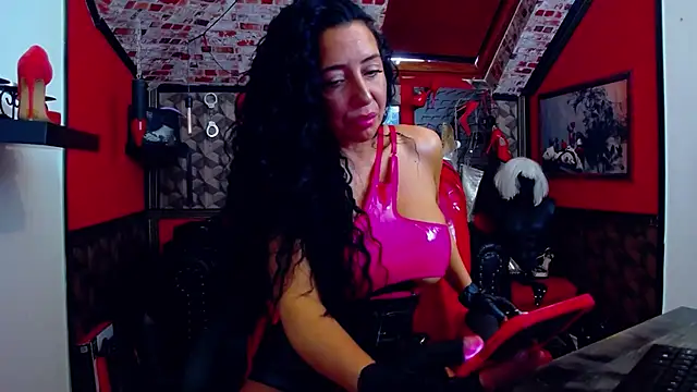 DommeBellatrix online show from 04.20.26