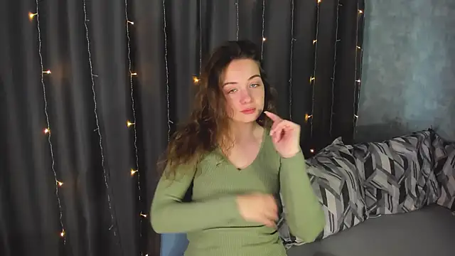 Snapshot of KristinaLoison chatting on 03.05.25 KristinaLoison online show from 03.05.25