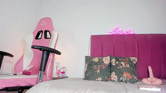 Valentinamolina  online show from 06.26.26