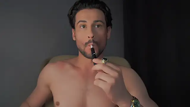 Snapshot of Keen___Luckystrike chatting on 12.15.24 Keen Luckystrike online show from 12.15.24