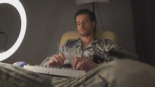 Snapshot of Keen___Luckystrike chatting on 03.21.25 Keen Luckystrike online show from 03.21.25