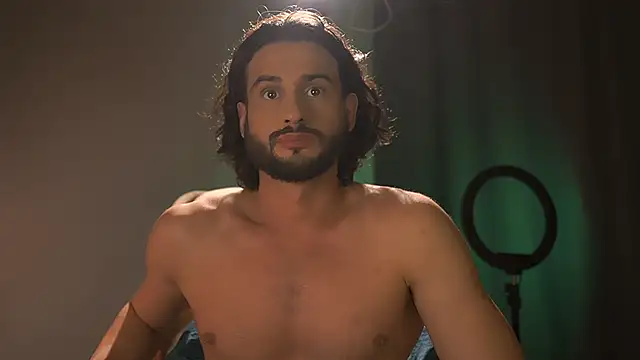 Snapshot of Keen___Luckystrike chatting on 10.04.25 Keen Luckystrike online show from 10.04.25