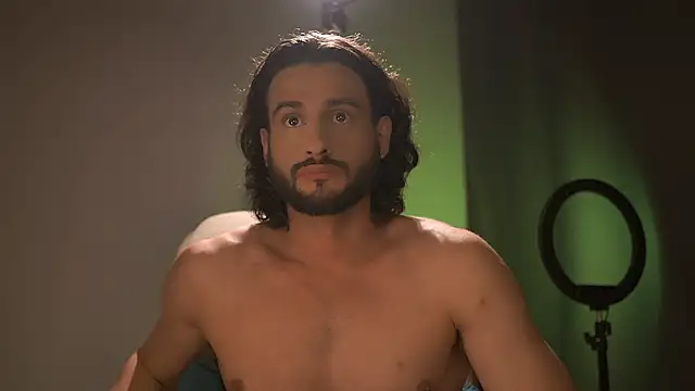 Snapshot of Keen___Luckystrike chatting on 10.12.25 Keen Luckystrike online show from 10.12.25