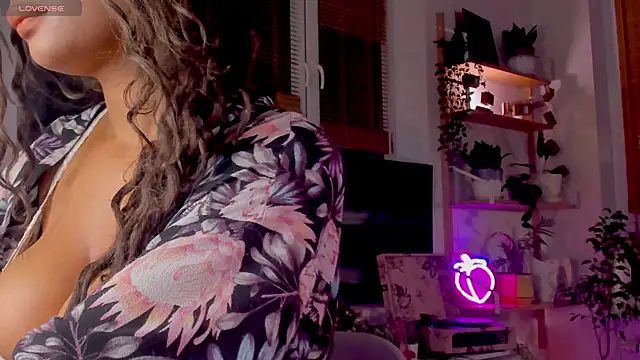 Ana Peachy  online show from 12.17.24