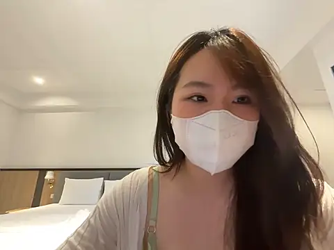 Snapshot of Onee-Chew chatting on 06.25.26 Onee-Chew online show from 06.25.26
