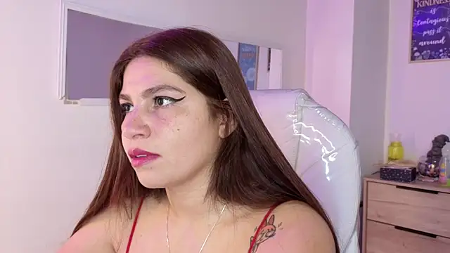 Snapshot of bluee_hazell chatting on 06.17.26 bluee hazell online show from 06.17.26