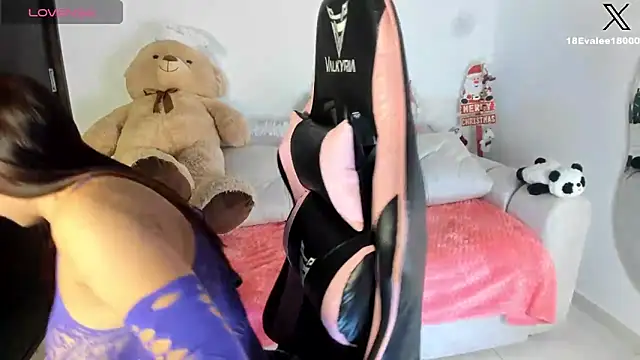 Snapshot of eval_lee18 chatting on 12.20.24 eval lee18 online show from 12.20.24