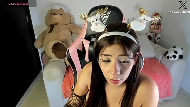 Snapshot of eval_lee18 chatting on 12.23.24 eval lee18 online show from 12.23.24