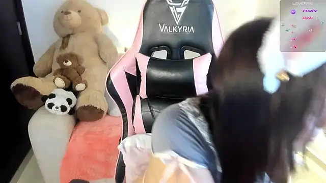 Snapshot of eval_lee18 chatting on 02.28.25 eval lee18 online show from 02.28.25