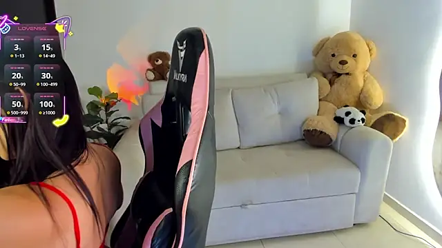 Snapshot of eval_lee18 chatting on 10.03.25 eval lee18 online show from 10.03.25