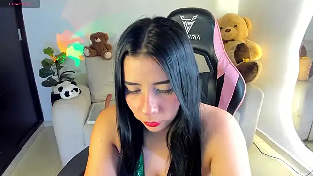 Snapshot of eval_lee18 chatting on 10.26.25 eval lee18 online show from 10.26.25