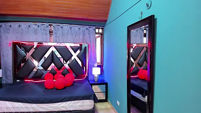 Linda4Petite online show from 02.15.25