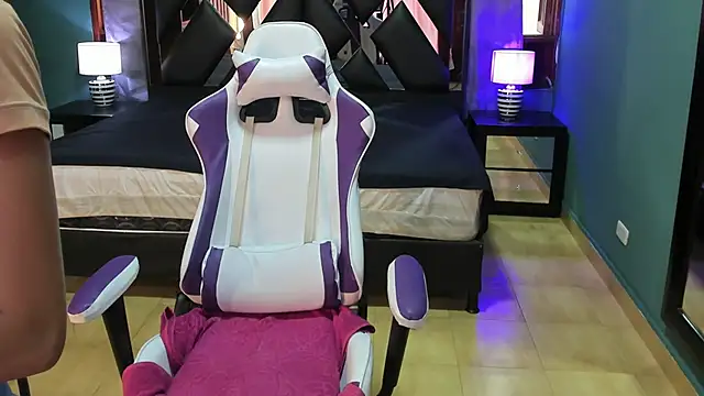 Linda4Petite online show from 02.21.25