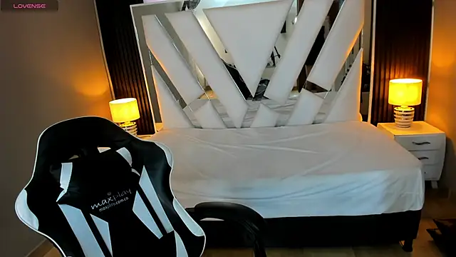 Linda4Petite online show from 11.23.25