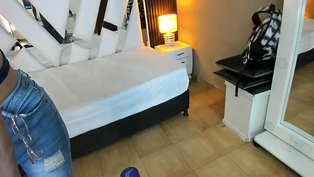 Linda4Petite online show from 12.15.25