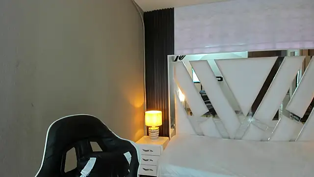 Linda4Petite online show from 04.19.26