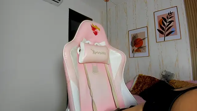 Snapshot of CameronCollins_ chatting on 02.21.25 CameronCollins online show from 02.21.25