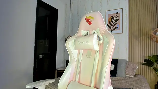 Snapshot of CameronCollins_ chatting on 10.14.25 CameronCollins online show from 10.14.25