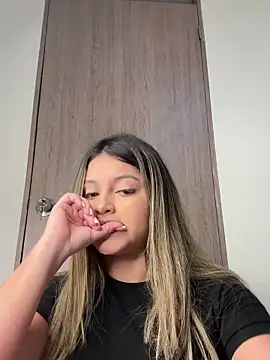 lunablossom  online show from 01.20.25