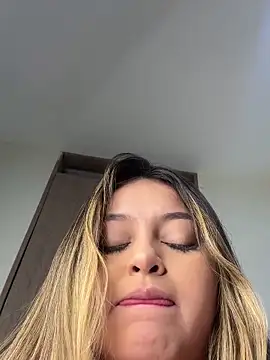 lunablossom  online show from 01.22.25