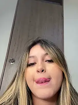 lunablossom  online show from 01.28.25