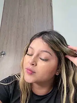 lunablossom  online show from 02.16.25