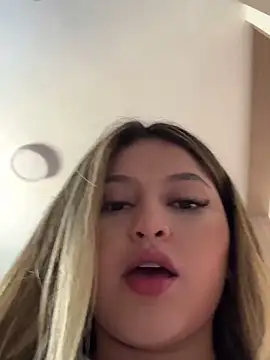 lunablossom  online show from 03.16.25