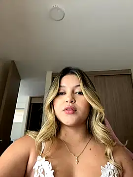 lunablossom  online show from 09.20.25