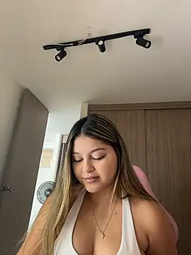 lunablossom  online show from 03.18.26