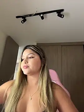 lunablossom  online show from 03.25.26