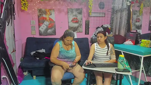 Snapshot of lesbiancuple chatting on 06.11.26 lesbiancuple online show from 06.11.26