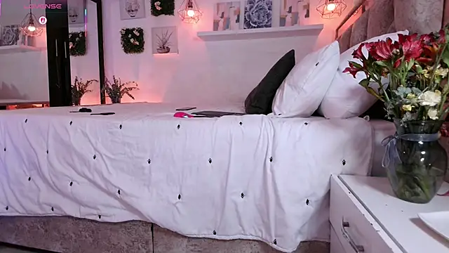 Snapshot of Dulce_Morrys chatting on 09.25.25 Dulce Morrys online show from 09.25.25