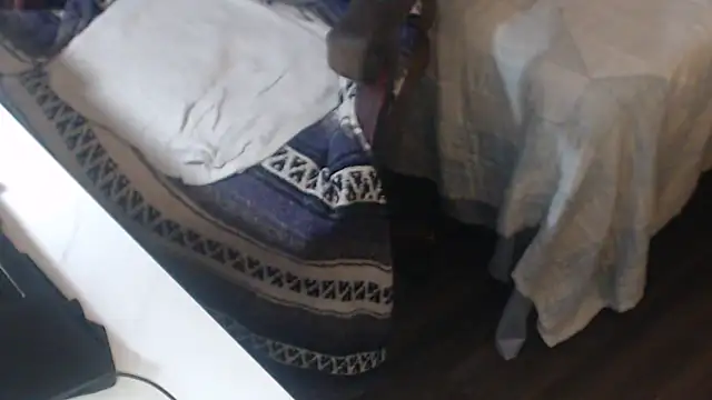 Snapshot of QueenDenizeAndTheCaptain chatting on 10.03.25 QueenDenizeAndTheCaptain online show from 10.03.25