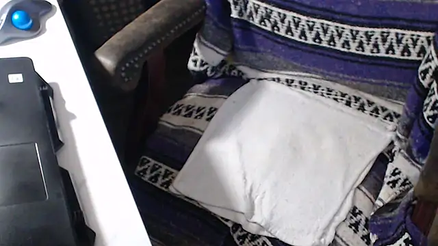 Snapshot of QueenDenizeAndTheCaptain chatting on 10.13.25 QueenDenizeAndTheCaptain online show from 10.13.25