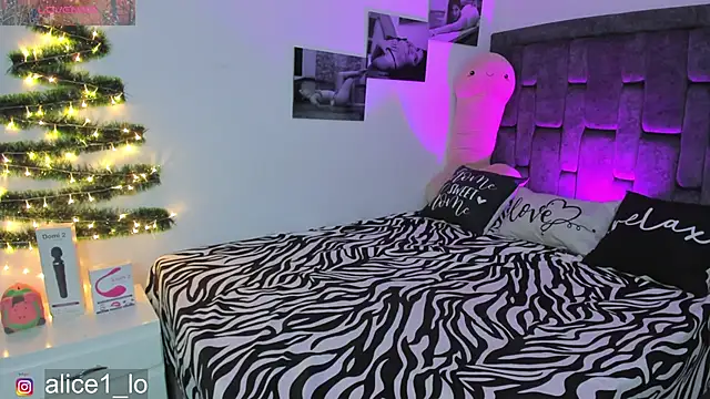 Snapshot of candy_alicee chatting on 12.24.24 candy alicee online show from 12.24.24