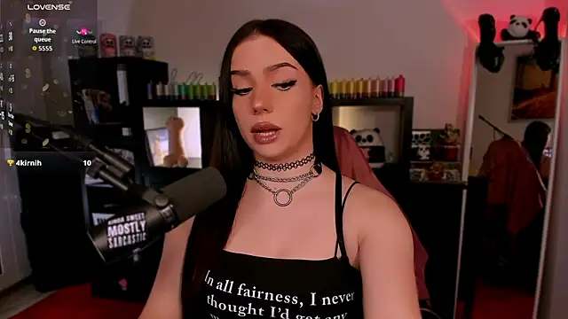 SofiRusselle online show from 11.06.25