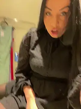 CrazzyChicks online show from 04.19.26