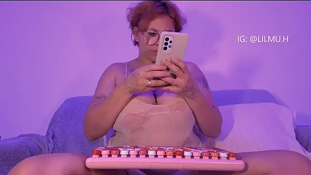 Snapshot of Lilmuh_ chatting on 10.18.25 Lilmuh online show from 10.18.25