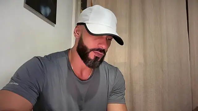 Snapshot of romeolovedark chatting on 04.28.26 romeolovedark online show from 04.28.26