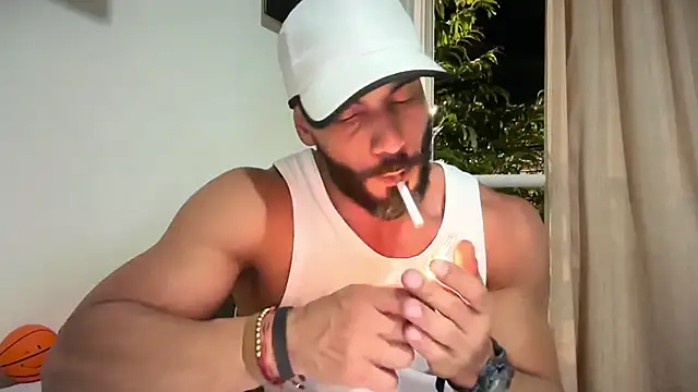 Snapshot of romeolovedark chatting on 05.19.26 romeolovedark online show from 05.19.26