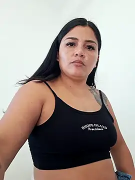 Snapshot of laura_dirtyhot chatting on 12.26.24 laura dirtyhot online show from 12.26.24